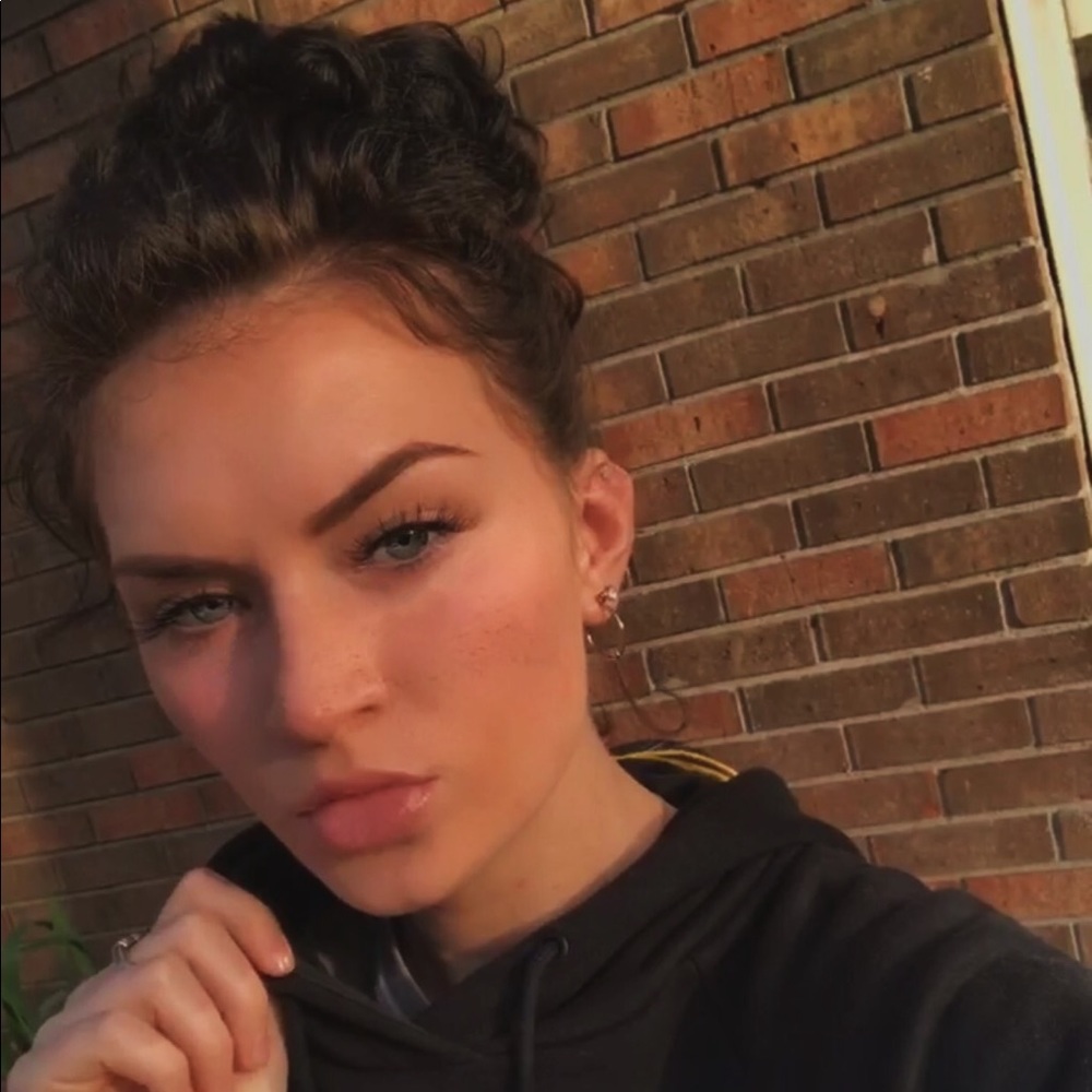 Meet your Posher, Bri